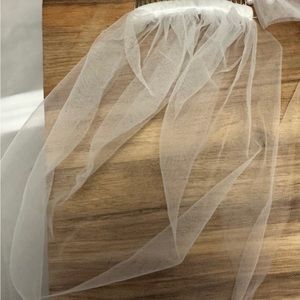 White veil comb for hair